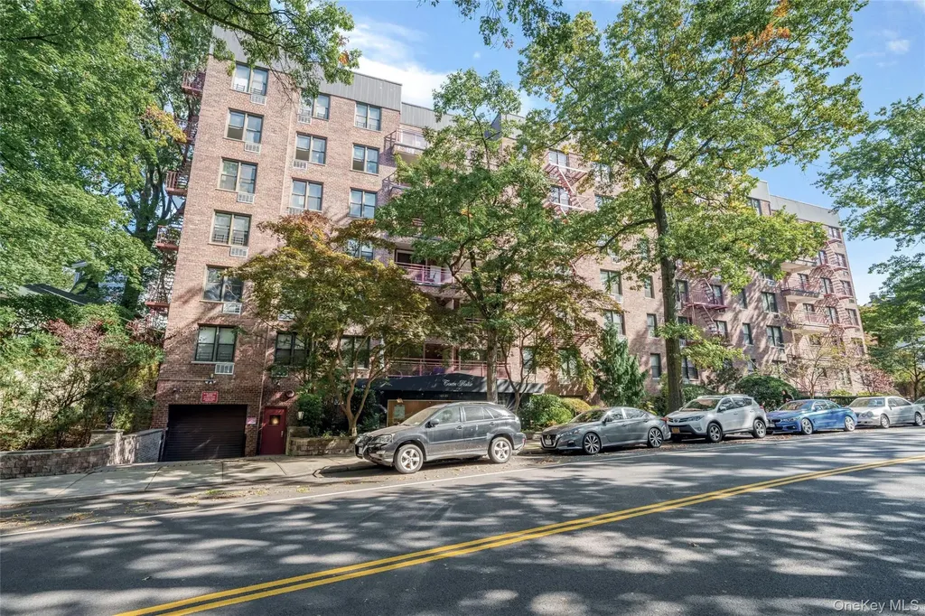 43-25 Douglaston Parkway Douglaston NY 11363