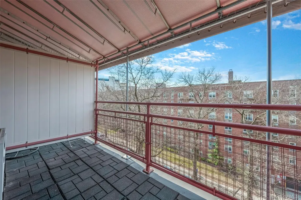 43-25 Douglaston Parkway Douglaston NY 11363