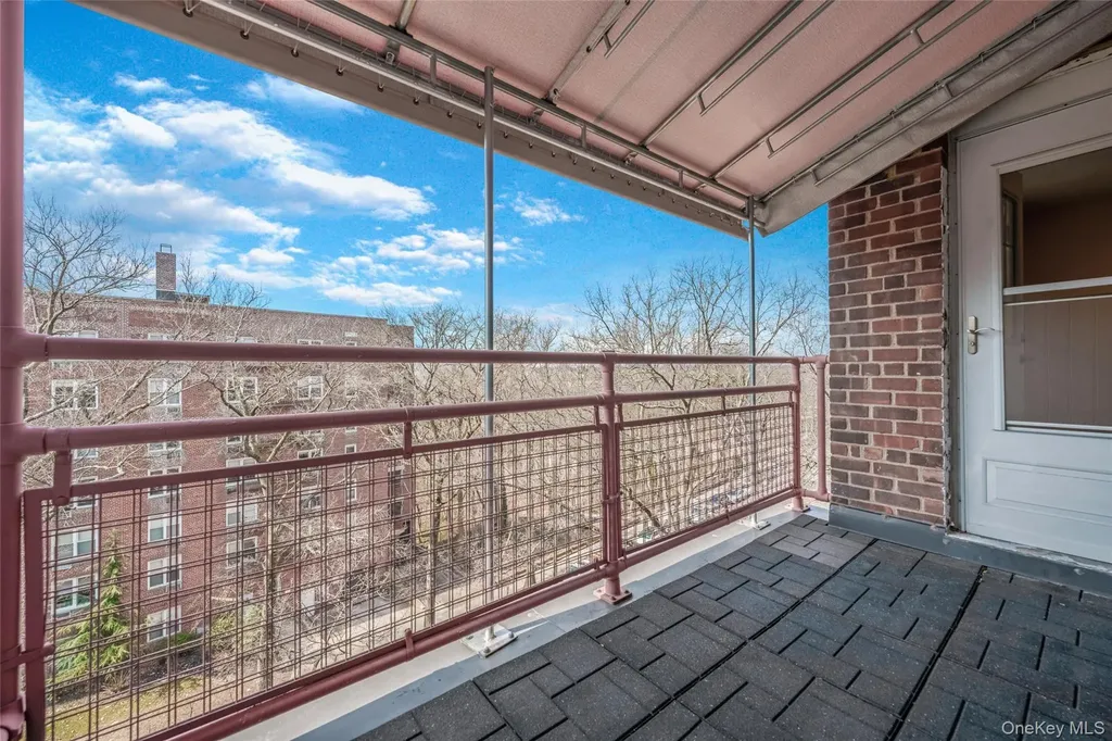 43-25 Douglaston Parkway Douglaston NY 11363