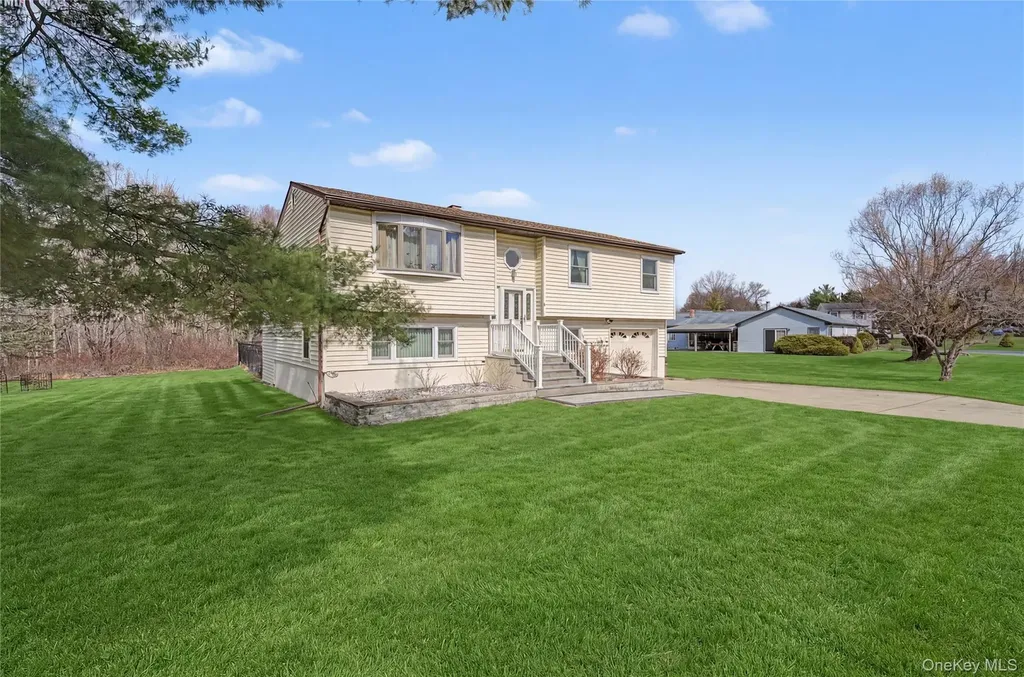 6 Adams Court Monroe NY 10950