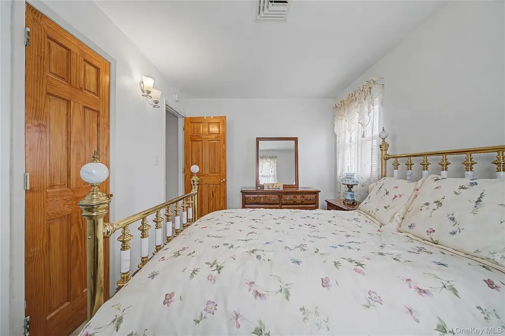 6 Adams Court Monroe NY 10950