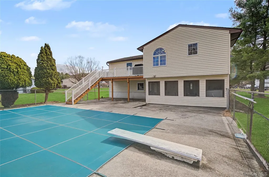 6 Adams Court Monroe NY 10950