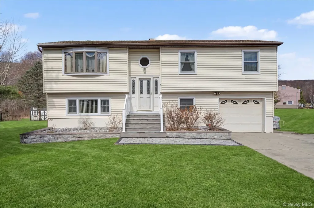 6 Adams Court Monroe NY 10950