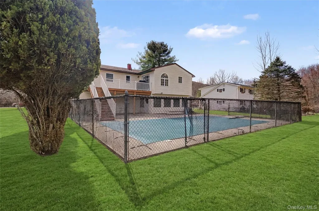 6 Adams Court Monroe NY 10950