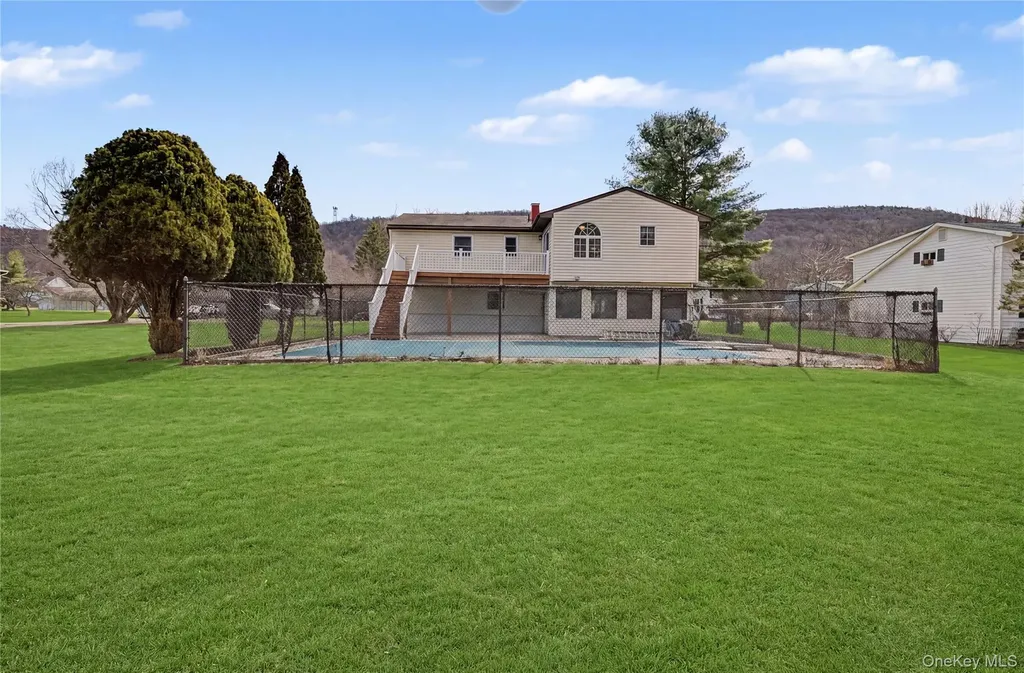 6 Adams Court Monroe NY 10950
