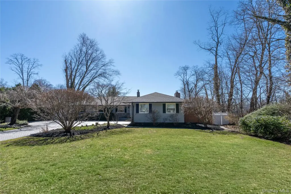 6 Edcris Lane Huntington NY 11743