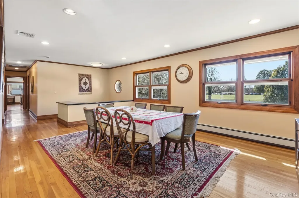 6 Edcris Lane Huntington NY 11743