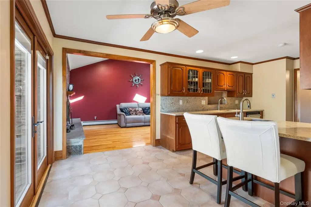 6 Edcris Lane Huntington NY 11743
