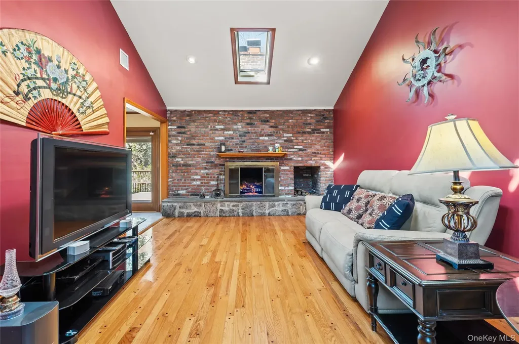 6 Edcris Lane Huntington NY 11743