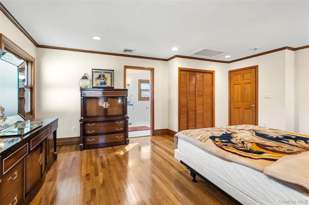 6 Edcris Lane Huntington NY 11743