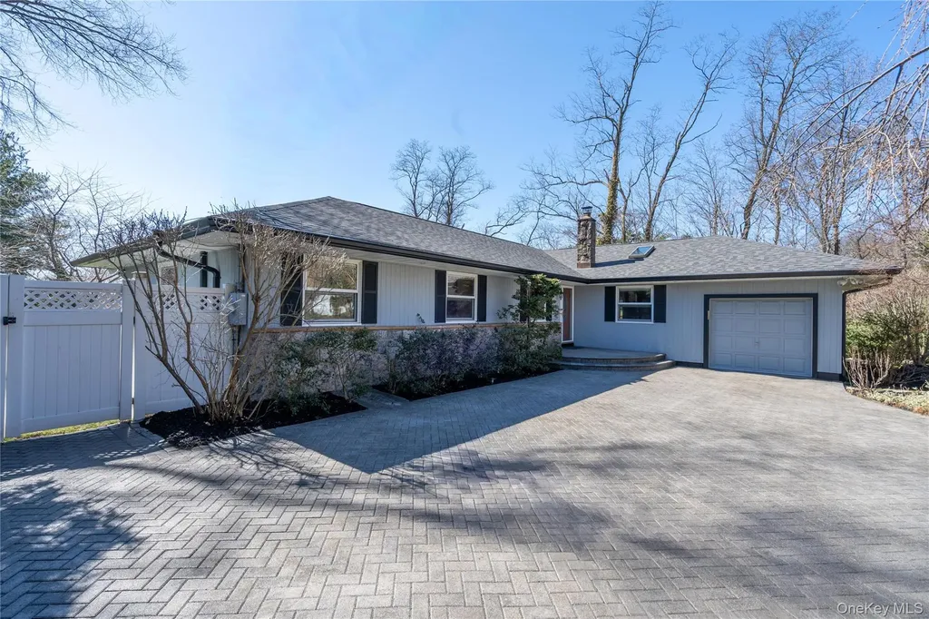 6 Edcris Lane Huntington NY 11743