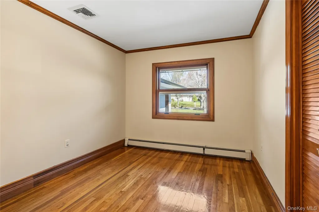 6 Edcris Lane Huntington NY 11743
