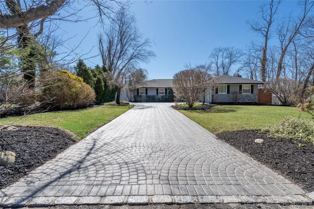 6 Edcris Lane Huntington NY 11743