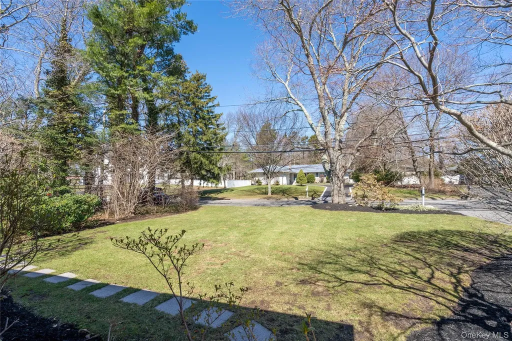 6 Edcris Lane Huntington NY 11743