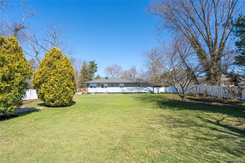 6 Edcris Lane Huntington NY 11743