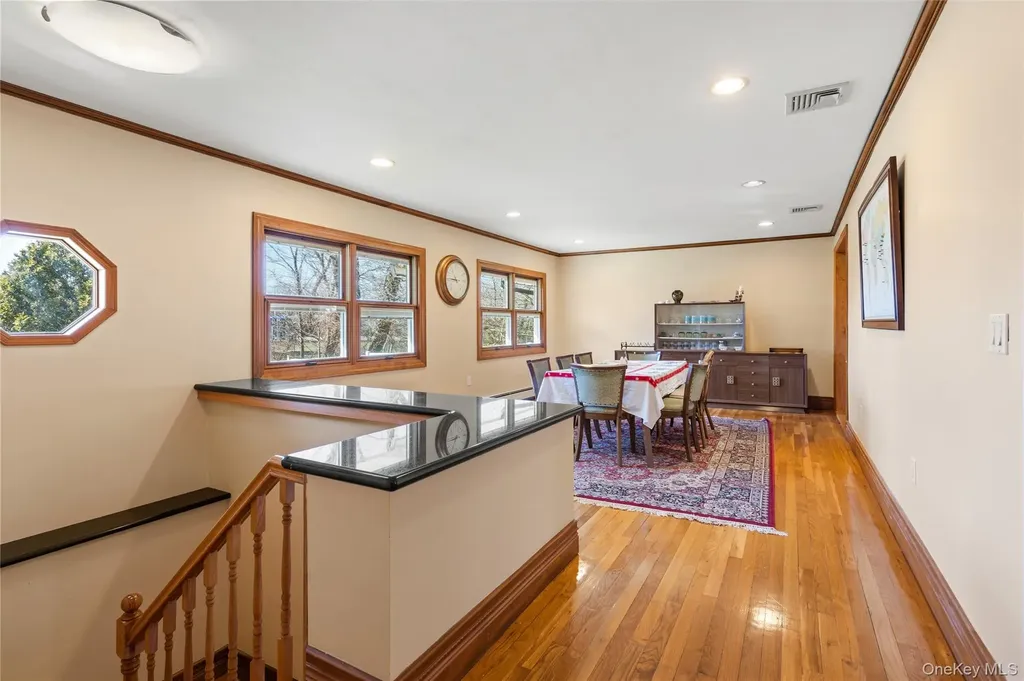 6 Edcris Lane Huntington NY 11743
