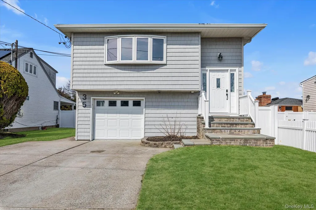 35 Lee Avenue Babylon NY 11702