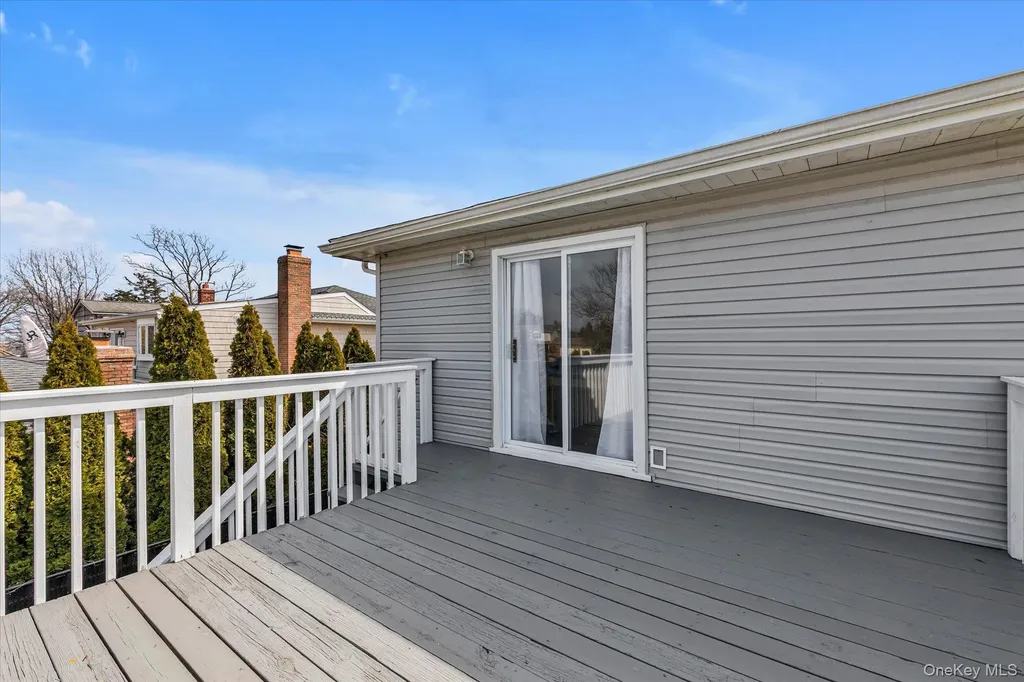 35 Lee Avenue Babylon NY 11702