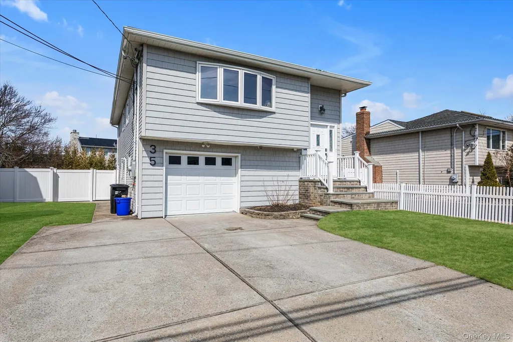 35 Lee Avenue Babylon NY 11702
