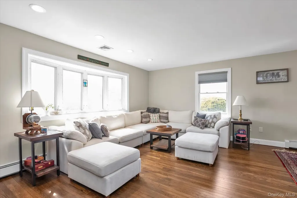 35 Lee Avenue Babylon NY 11702