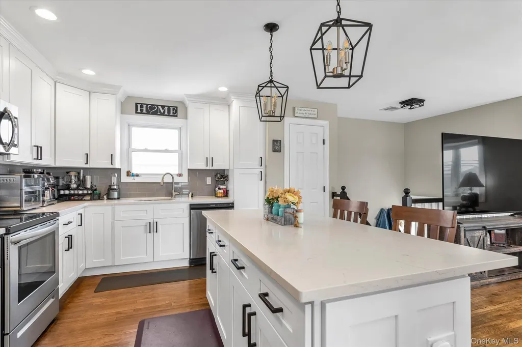 35 Lee Avenue Babylon NY 11702