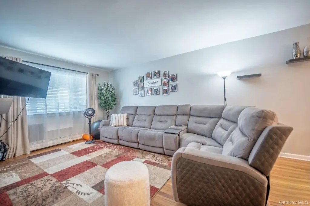 264 Throgs Neck Boulevard Bronx NY 10465