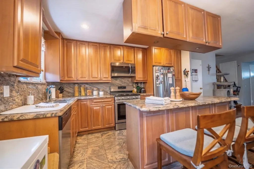 264 Throgs Neck Boulevard Bronx NY 10465