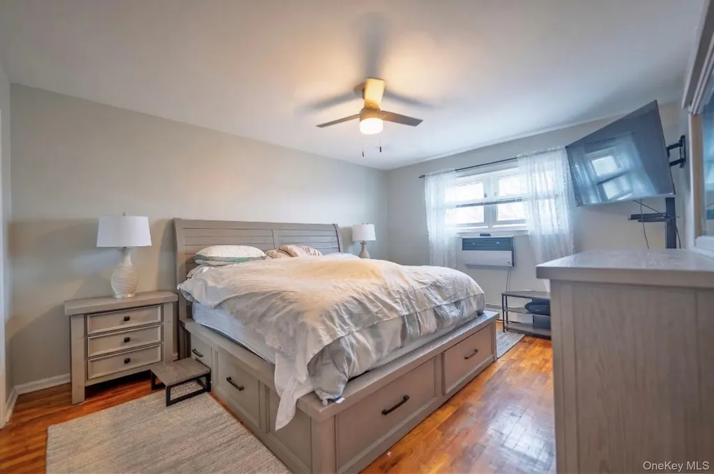 264 Throgs Neck Boulevard Bronx NY 10465