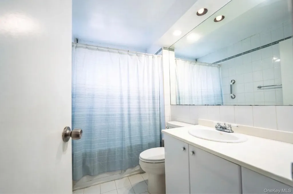 264 Throgs Neck Boulevard Bronx NY 10465