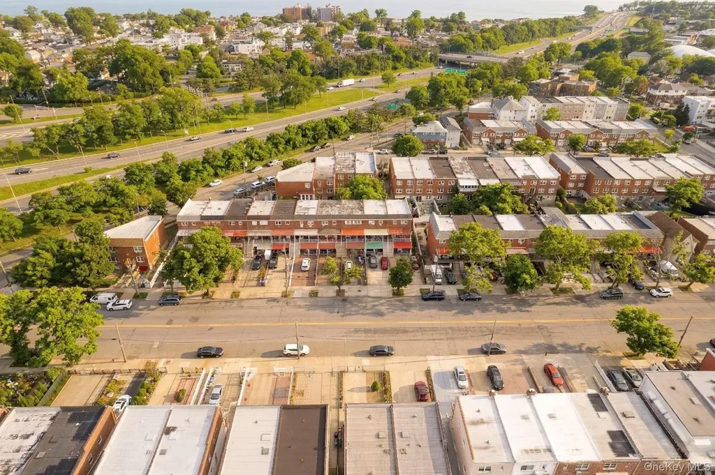 264 Throgs Neck Boulevard Bronx NY 10465
