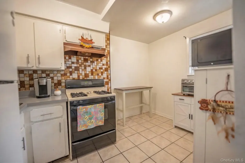 264 Throgs Neck Boulevard Bronx NY 10465