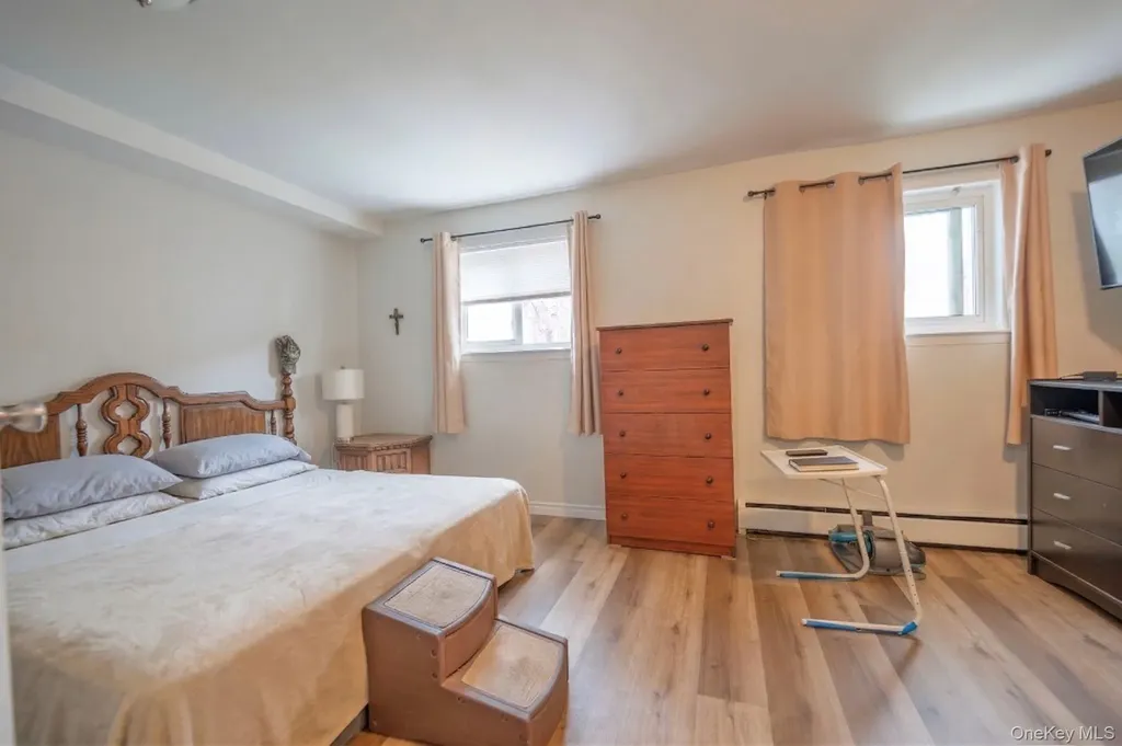 264 Throgs Neck Boulevard Bronx NY 10465
