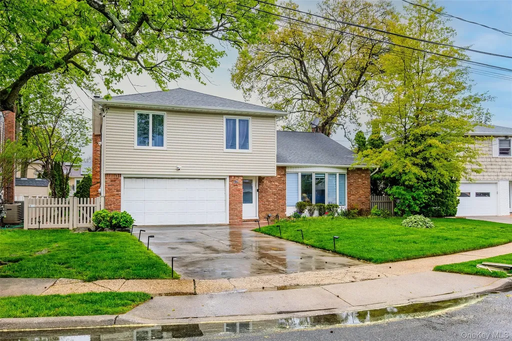 23 Geoffrey Lane Hewlett NY 11557