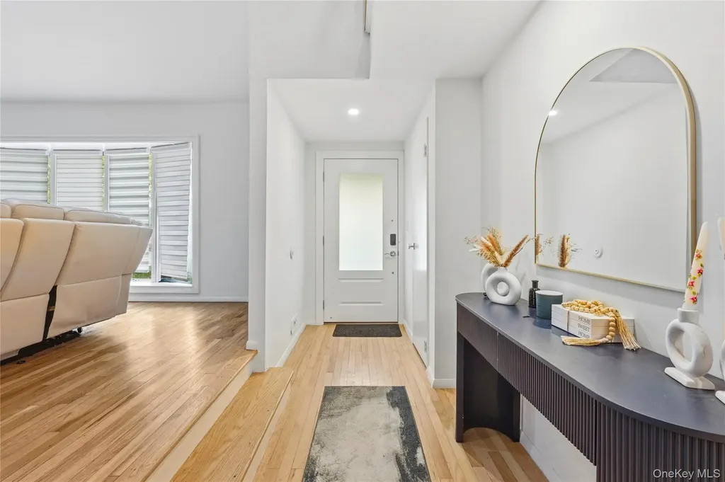 23 Geoffrey Lane Hewlett NY 11557