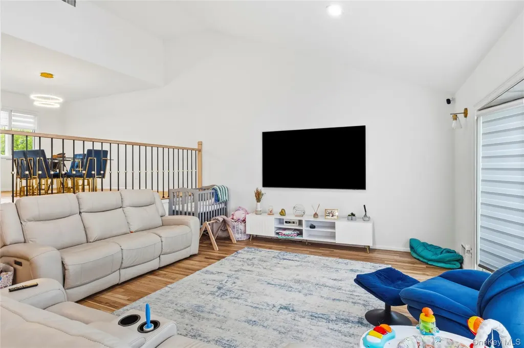 23 Geoffrey Lane Hewlett NY 11557
