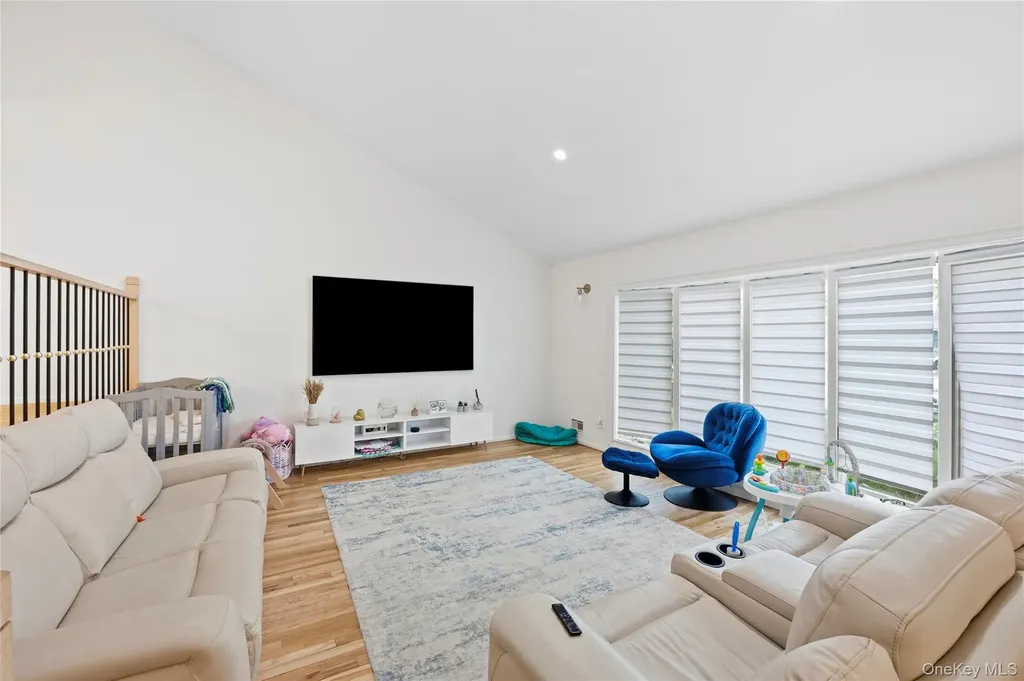 23 Geoffrey Lane Hewlett NY 11557