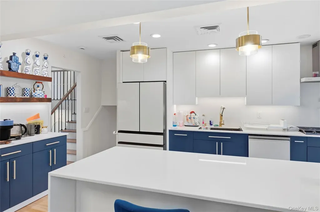 23 Geoffrey Lane Hewlett NY 11557