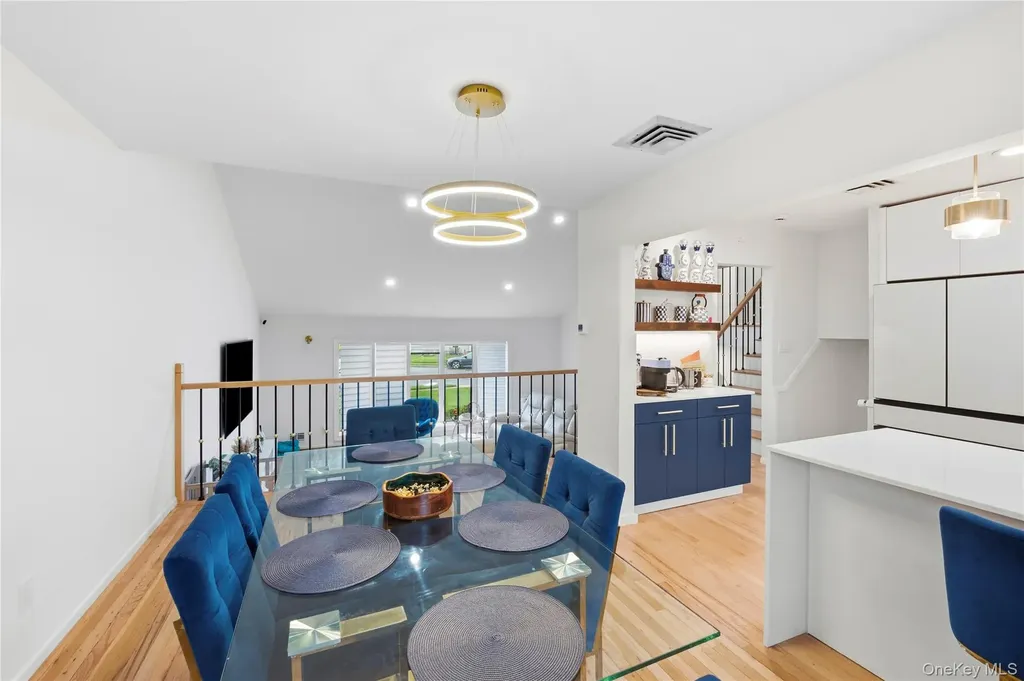 23 Geoffrey Lane Hewlett NY 11557