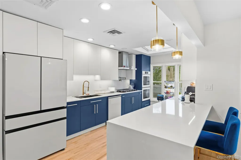 23 Geoffrey Lane Hewlett NY 11557