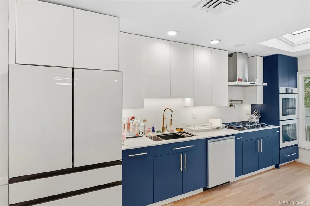 23 Geoffrey Lane Hewlett NY 11557