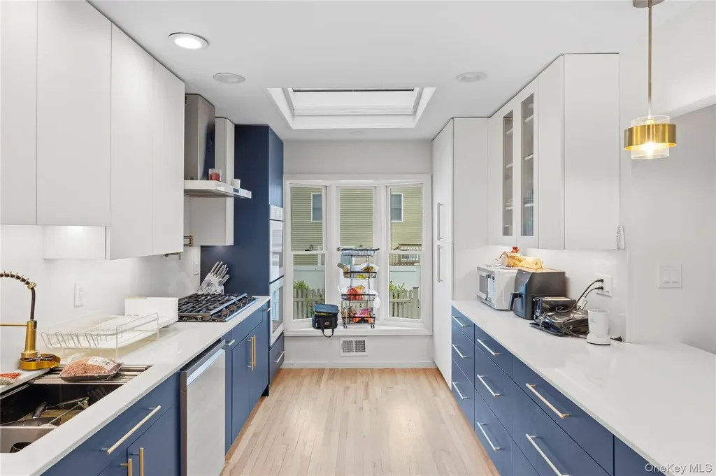 23 Geoffrey Lane Hewlett NY 11557