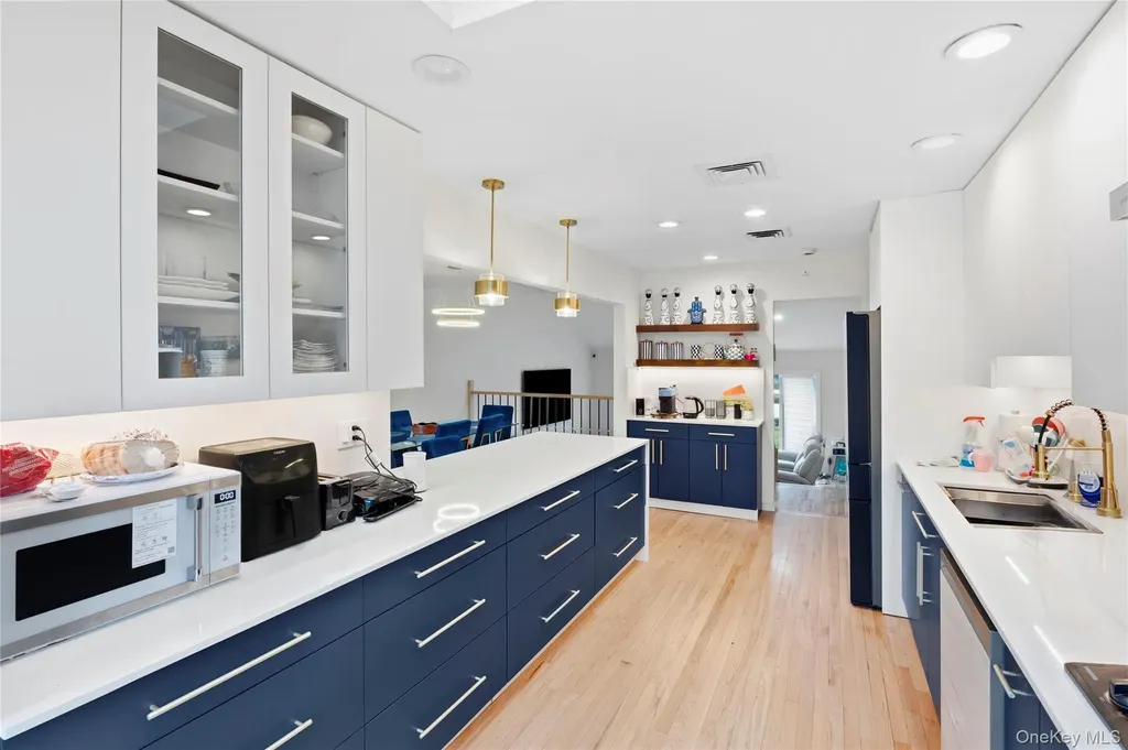 23 Geoffrey Lane Hewlett NY 11557