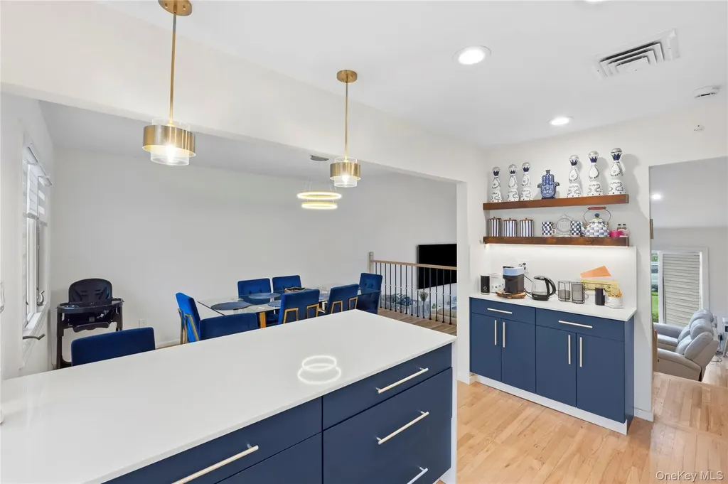 23 Geoffrey Lane Hewlett NY 11557