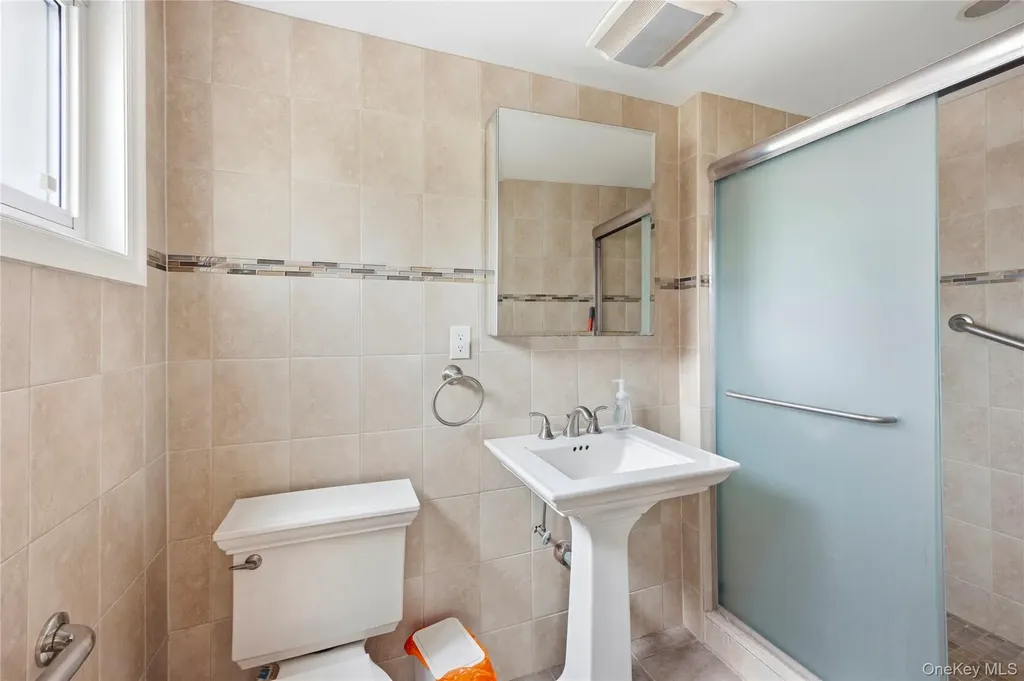 23 Geoffrey Lane Hewlett NY 11557
