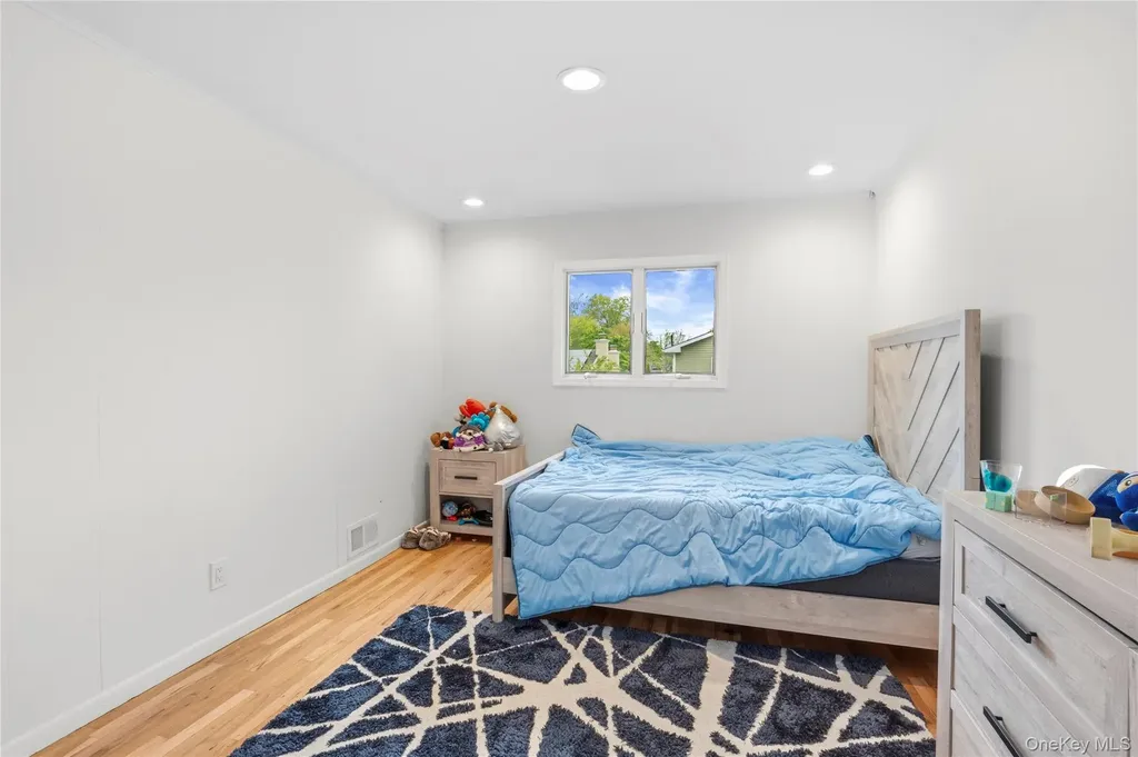 23 Geoffrey Lane Hewlett NY 11557