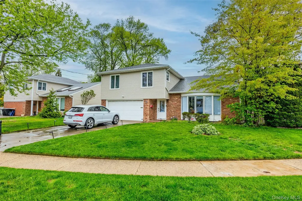 23 Geoffrey Lane Hewlett NY 11557