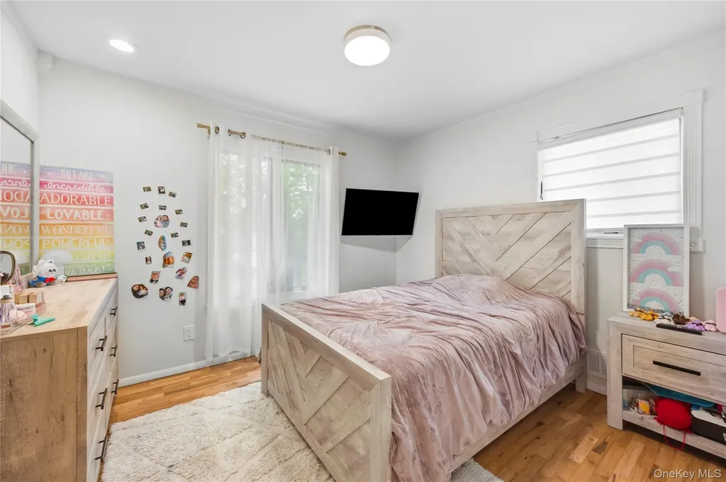 23 Geoffrey Lane Hewlett NY 11557