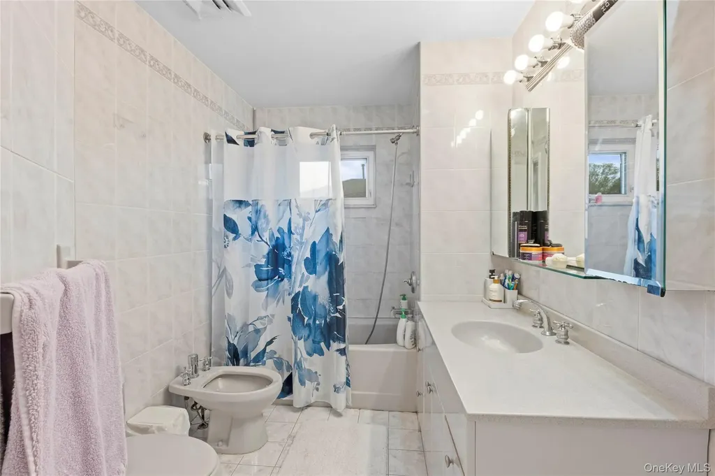 23 Geoffrey Lane Hewlett NY 11557