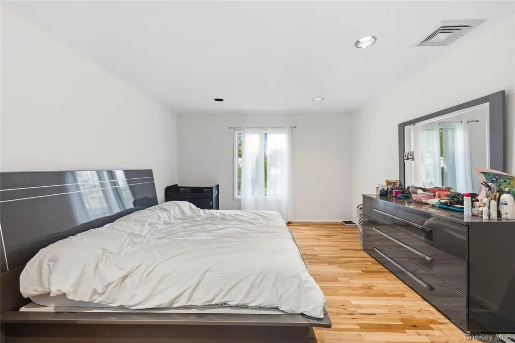 23 Geoffrey Lane Hewlett NY 11557