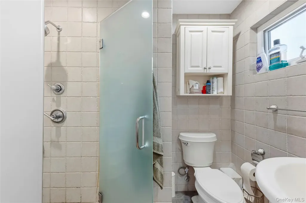 23 Geoffrey Lane Hewlett NY 11557